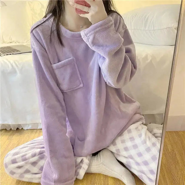 Fleece Pyjama Set – Weiches Oberteil & Kariertes Unterteil