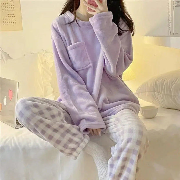 Fleece Pyjama Set – Weiches Oberteil & Kariertes Unterteil