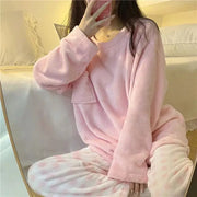 Fleece Pyjama Set – Weiches Oberteil & Kariertes Unterteil