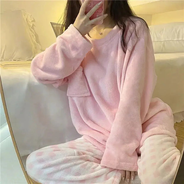 Fleece Pyjama Set – Weiches Oberteil & Kariertes Unterteil